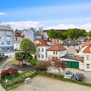Behind Bryggen - Renovated - Budget Friendly Appartamento